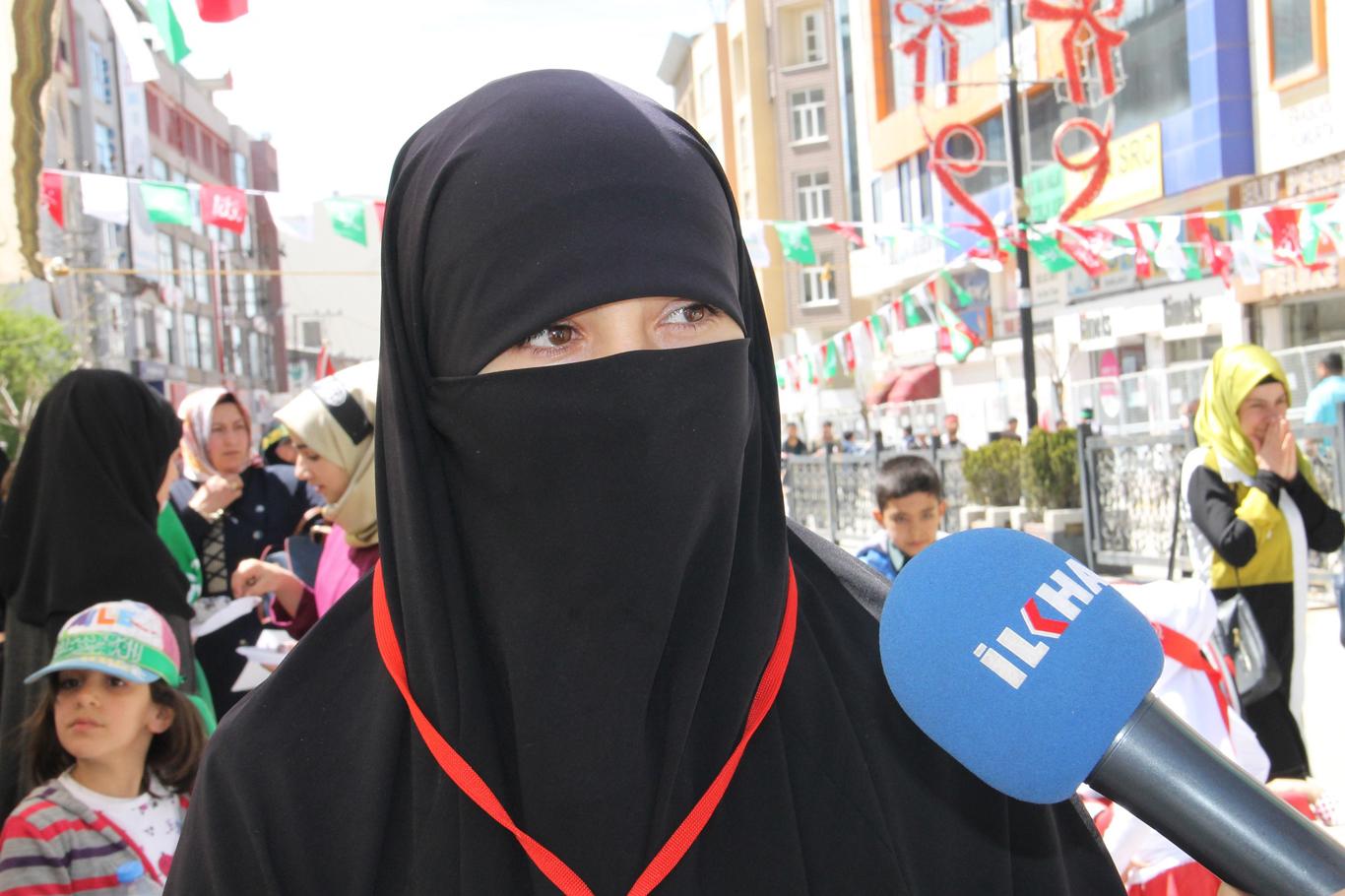 Van’da Kutlu Doğum etkinliğinde muhtaçlar için kermes kuruldu Van’da Kutlu Doğum etkinliğinde muhtaçlar için kermes kuruldu